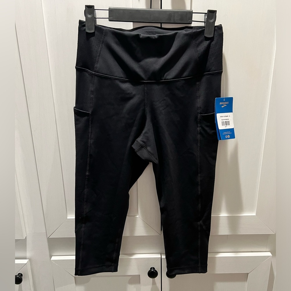 Women’s size medium brooks method 1/2 crop leggings
